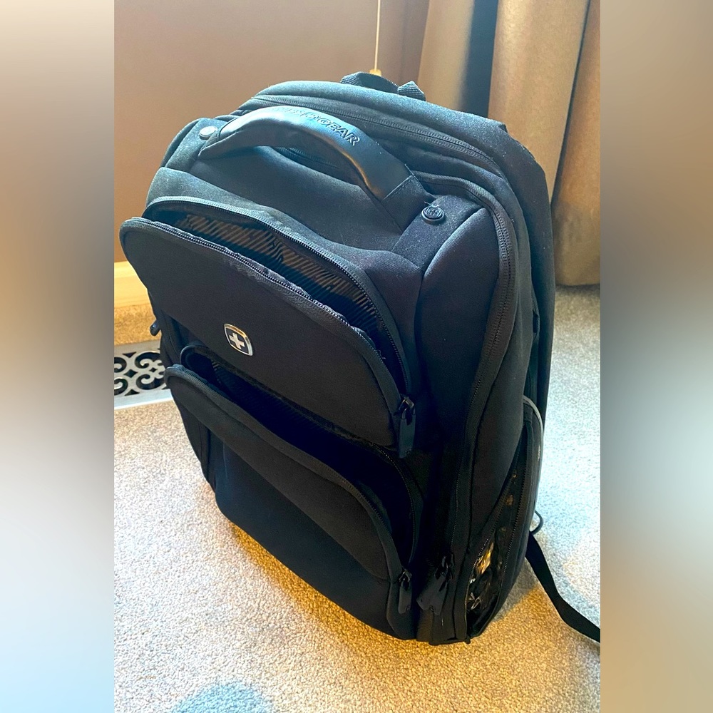 Swissgear 3672 USB ScanSmart Laptop Backpack - Black.